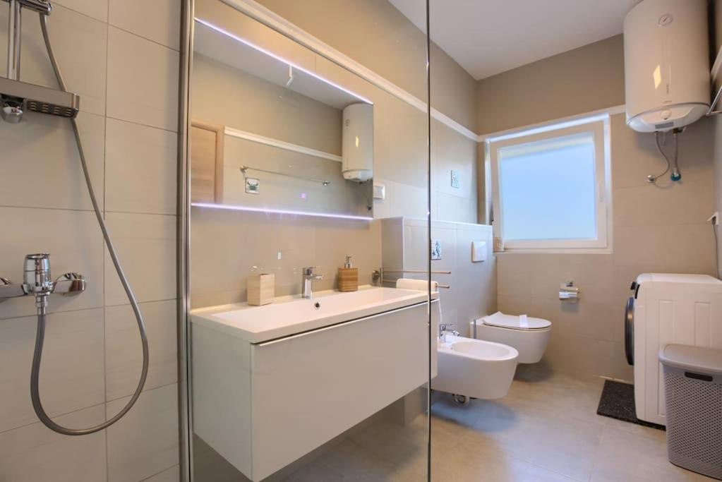 Apartment Sunrise Fuer 6 Personen In Pula-Stinjan Eksteriør billede